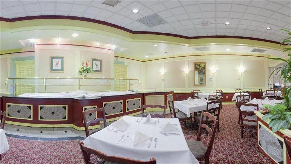 Ramada By Wyndham Gainesville Buitenkant foto
