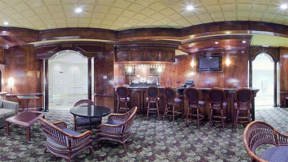 Ramada By Wyndham Gainesville Buitenkant foto