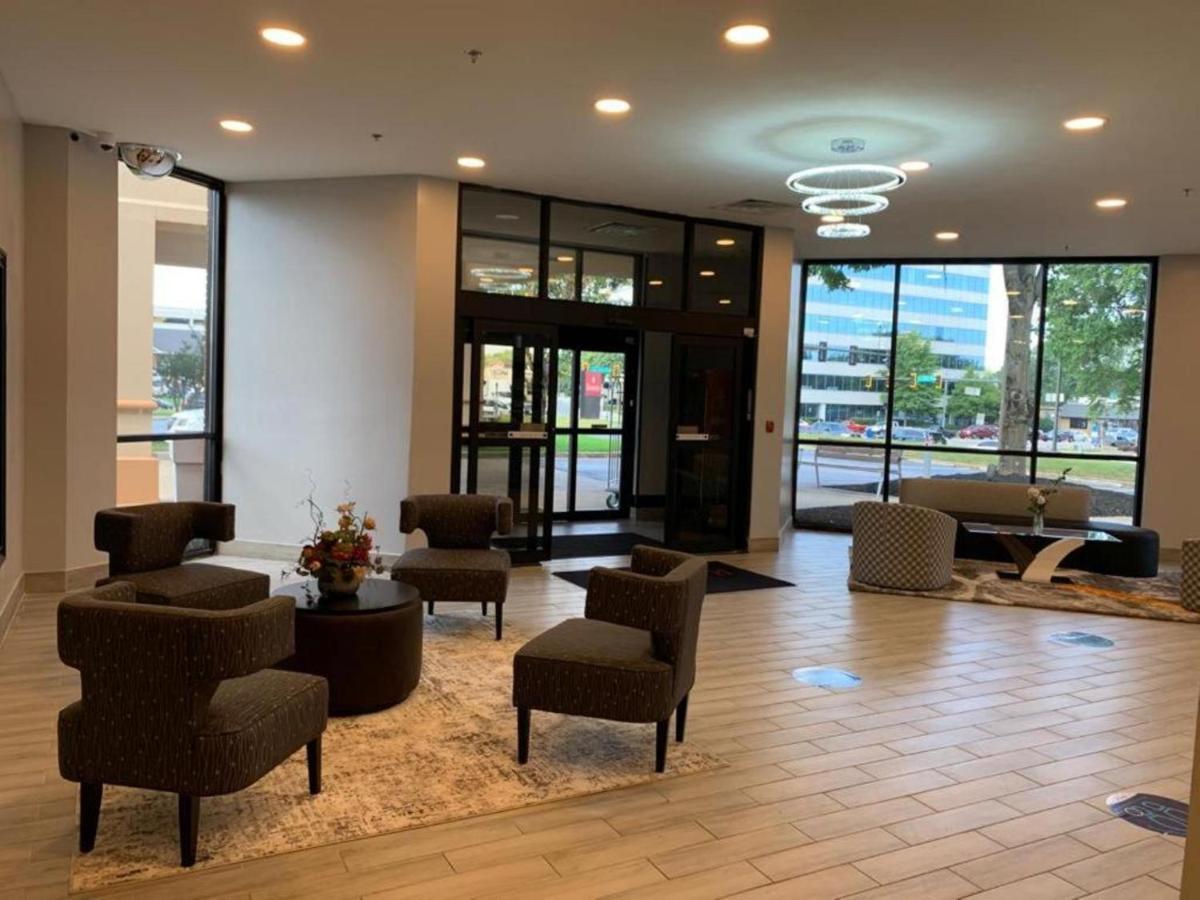 Ramada By Wyndham Gainesville Buitenkant foto