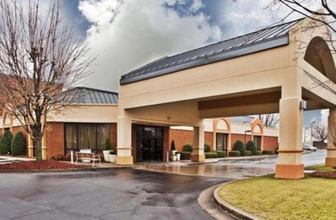 Ramada By Wyndham Gainesville Buitenkant foto