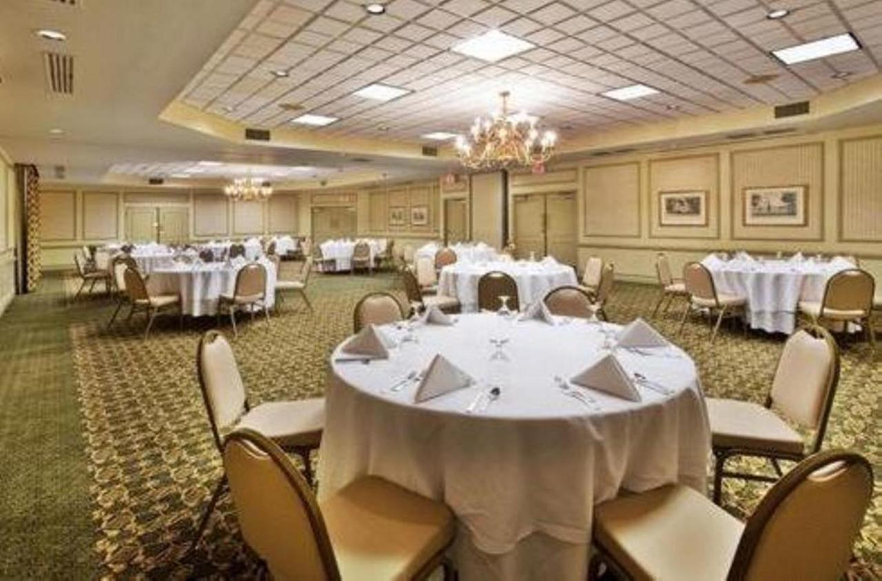 Ramada By Wyndham Gainesville Buitenkant foto