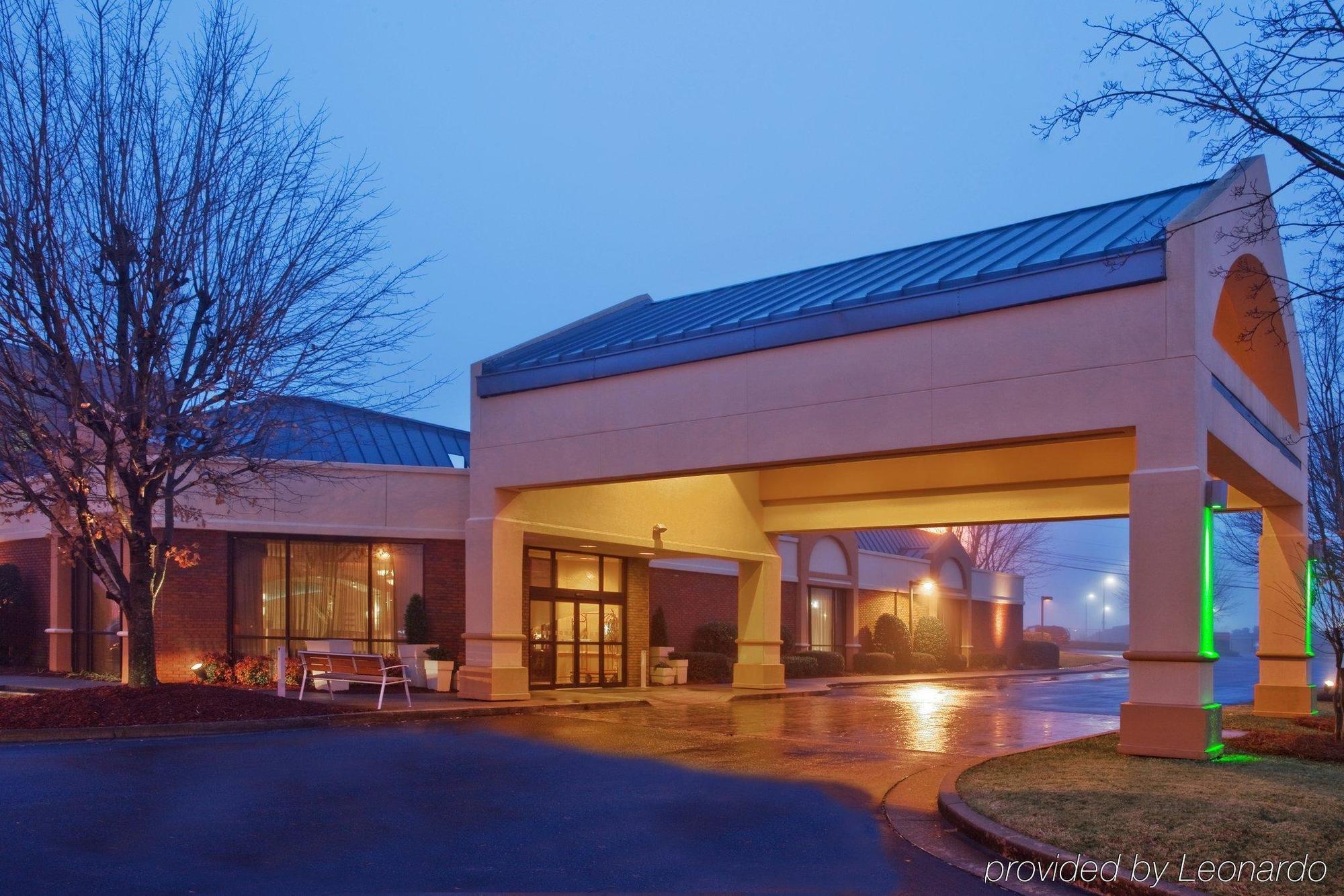 Ramada By Wyndham Gainesville Buitenkant foto