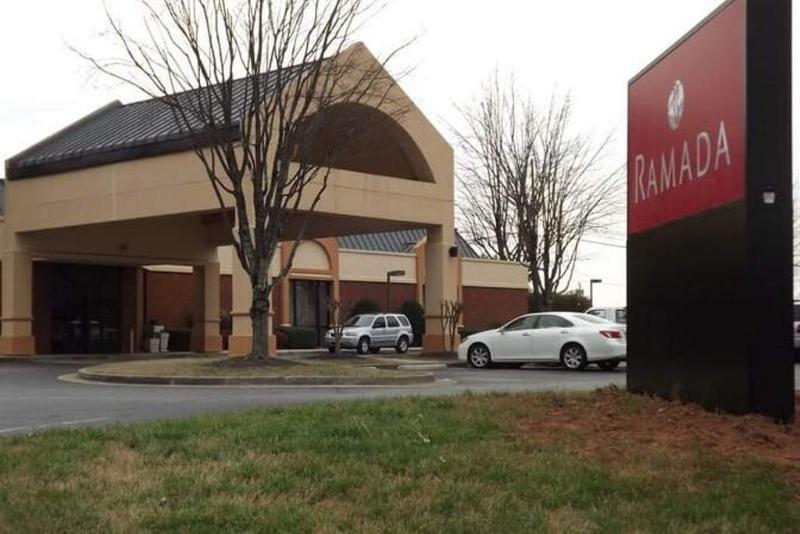 Ramada By Wyndham Gainesville Buitenkant foto