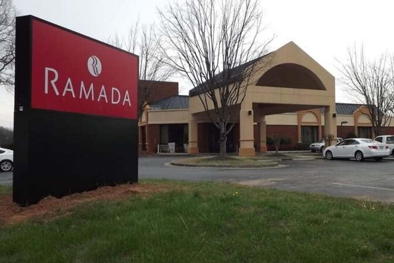 Ramada By Wyndham Gainesville Buitenkant foto