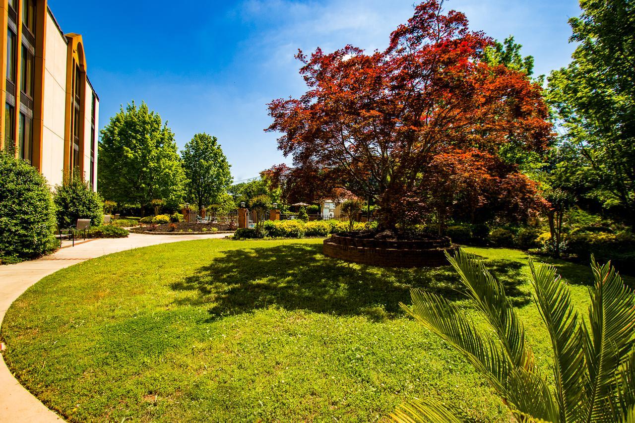 Ramada By Wyndham Gainesville Buitenkant foto