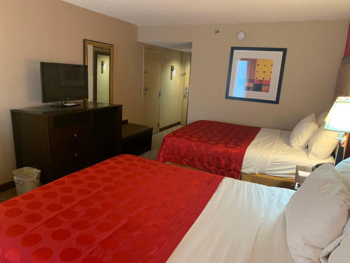 Ramada By Wyndham Gainesville Buitenkant foto
