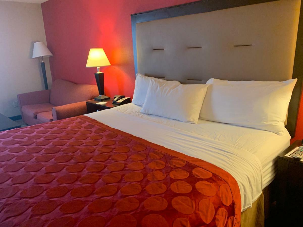 Ramada By Wyndham Gainesville Buitenkant foto