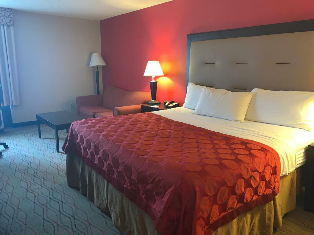 Ramada By Wyndham Gainesville Buitenkant foto